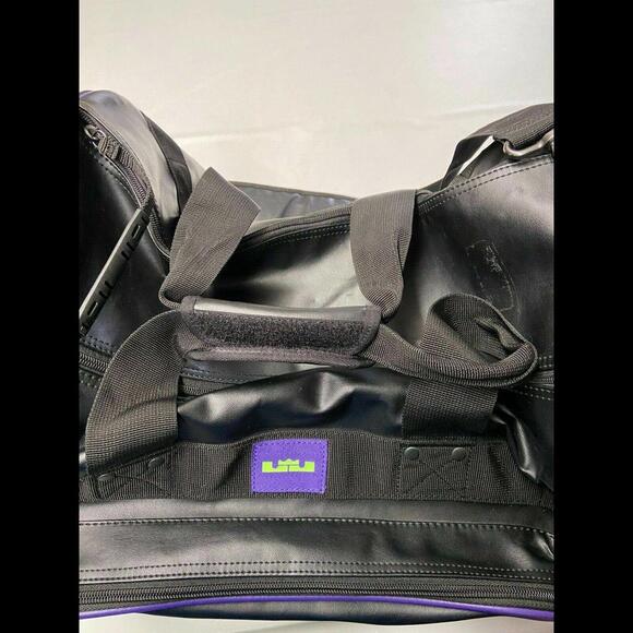 Rare Nike Official LEBRON JAMES Skills Academy Black Duffel Bag - Picture 3 of 9